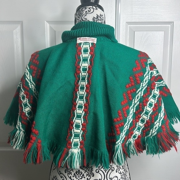 Marianne Wendt Aztec Collared Shawl Cover Green White Red READ Chile - Picture 5 of 11
